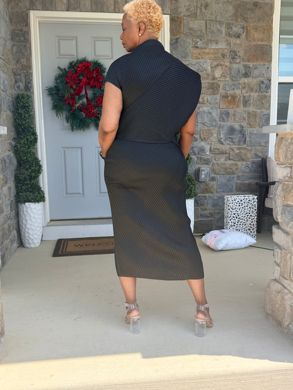 Asymmetrical 2 piece set.