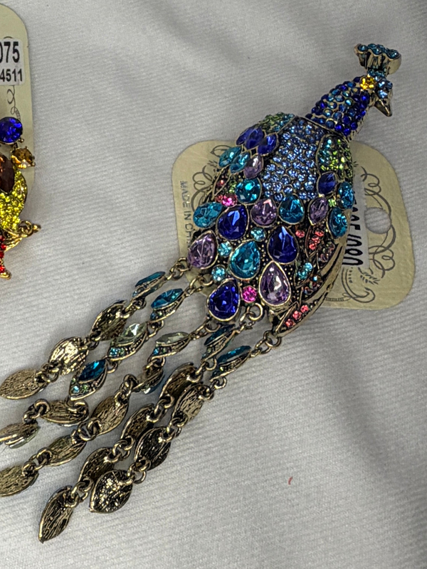 The Brooches of EETique
