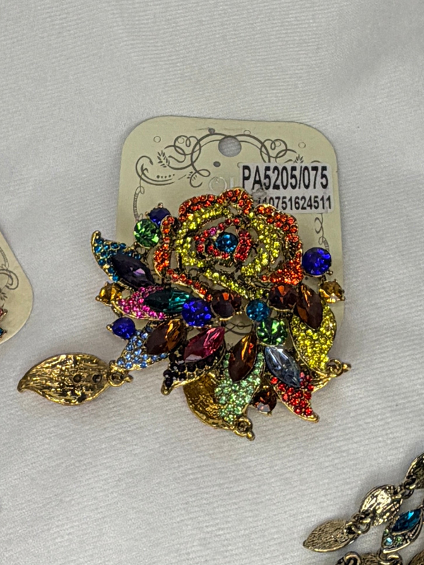 The Brooches of EETique