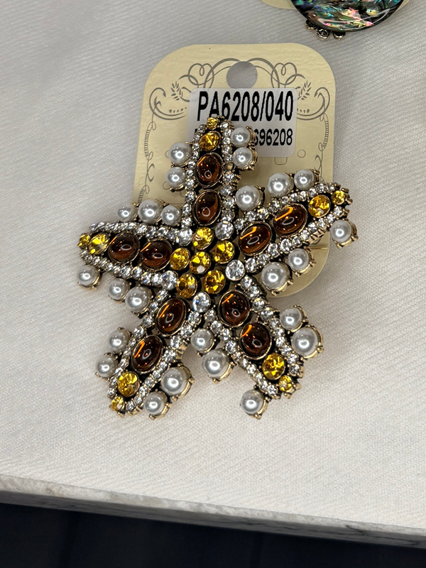The Brooches of EETique
