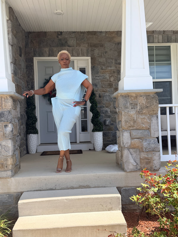 Asymmetrical 2 piece set.