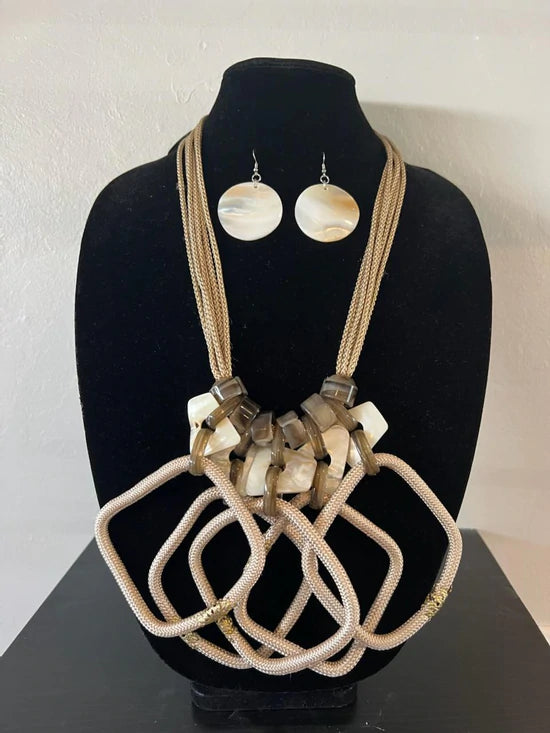 The Triangle Necklace Set
