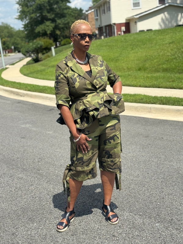 Camouflage peplum zippered 3/4 sleeve jacket