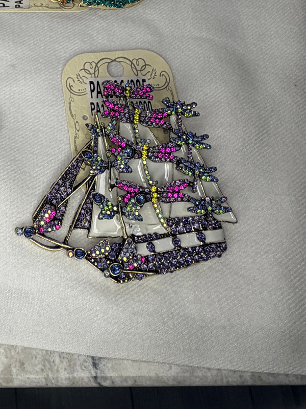 The Brooches of EETique