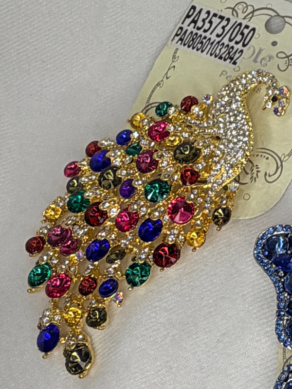 The Brooches of EETique