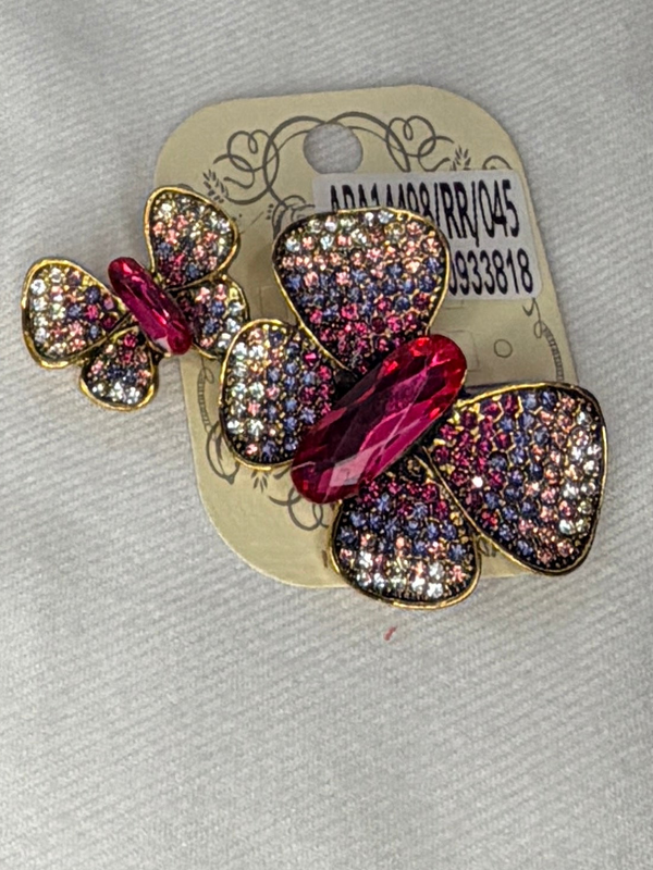 The Brooches of EETique