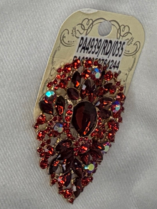 The Brooches of EETique