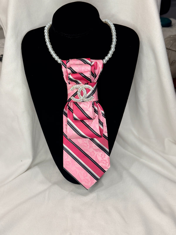 The Ties of EETique