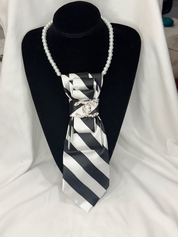 The Ties of EETique