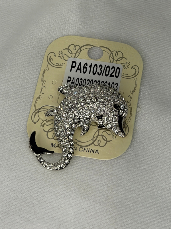 The Brooches of EETique