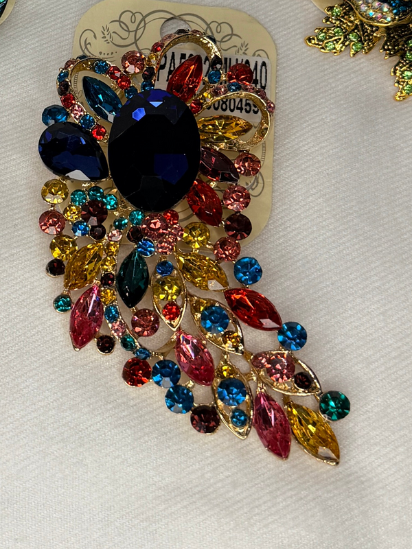 The Brooches of EETique