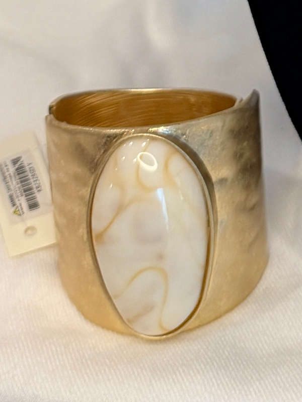 Gold and hammered jewelry Set