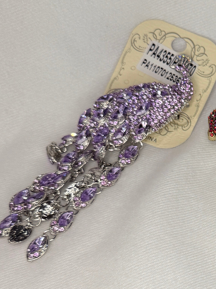 The Brooches of EETique
