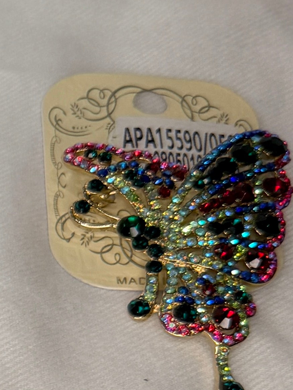 The Brooches of EETique