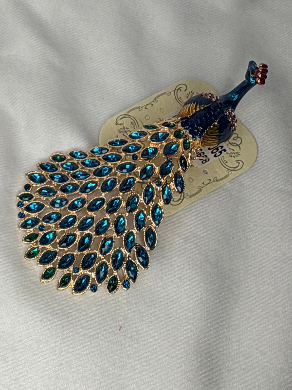 The Brooches of EETique