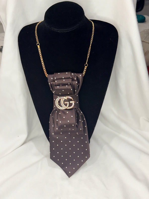 The Ties of EETique