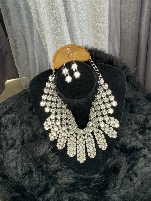 Shinin’ Necklace and earrings set